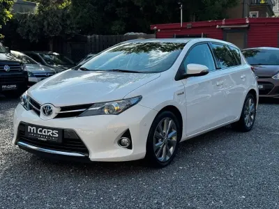 Gebraucht Toyota Auris Hybrid Life 99 PS (72 kW) 2014 Weiß Limousine