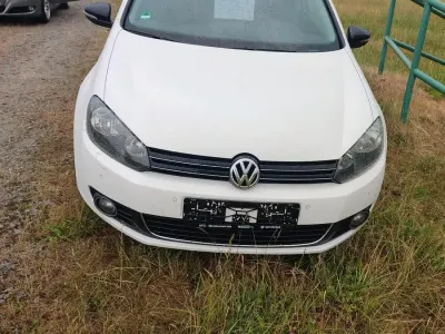 Gebraucht VW Golf VI 105 PS (77 kW) 2011 Weiß Kleinwagen