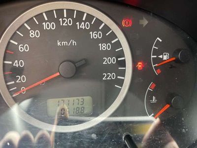 Nissan Almera Tino