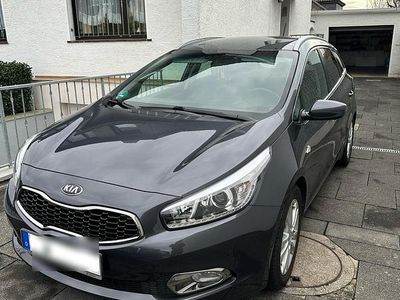 Grau Gebraucht 2015 Kia Ceed Sportswagon Kombi | 8.499 € (Teuer)