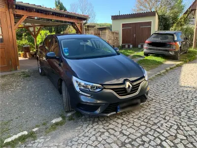 Używany Renault Mégane 102 KM (75 kW) 2017 Szary Sedan/Limuzyna