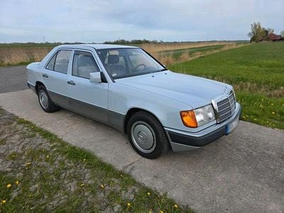 Usata Mercedes E230 132 CV (97 kW) 1991 Grigio Berlina