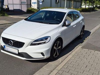 Gebraucht Volvo V40 R-Design 152 PS (111 kW) 2019 Weiß Limousine