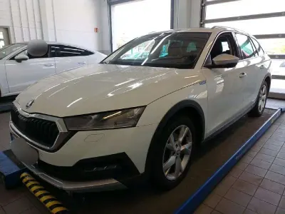 Gebraucht Skoda Octavia Scout Scout 4x4 200 PS (147 kW) 2023 Moonweiss metallic Kombi