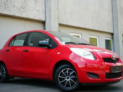 Używany Toyota Yaris 69 KM (50 kW) 2011 Czerwony Hatchback