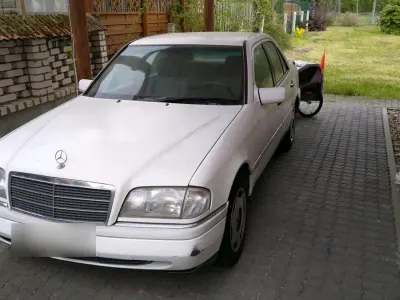Gebraucht Mercedes C180 122 PS (89 kW) 1993 Weiß Limousine