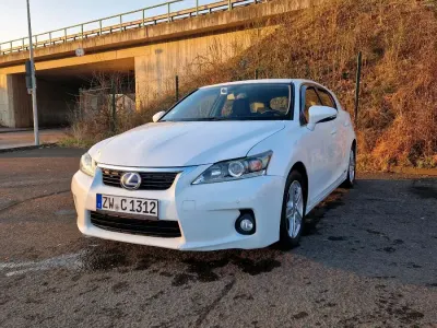 Second-hand Lexus CT200h 136 CP (100 kW) 2011 Alb Hatchback