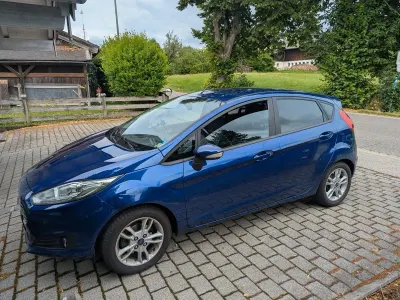 Gebraucht Ford Fiesta SYNC Edition 101 PS (74 kW) 2015 Blau Kleinwagen