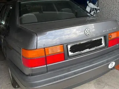 Brugt VW Jetta 90 HK (66 kW) 1993 Grå Sedan