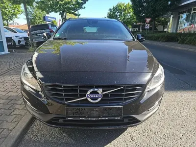 Gebraucht Volvo V60 Business Edition 190 PS (139 kW) 2016 Schwarz Kombi