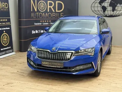 Używany Skoda Superb Ambition 218 KM (160 kW) 2021 Niebieski Kombi