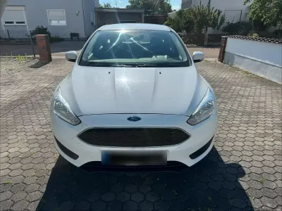 Gebraucht Ford Focus 100 PS (73 kW) 2017 Weiß Kombi