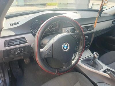 Gebraucht BMW 318 143 PS (105 kW) 2008 Schwarz Limousine