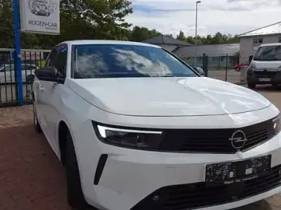 Gebraucht Opel Astra Edition 110 PS (80 kW) 2024 Weiß Kleinwagen