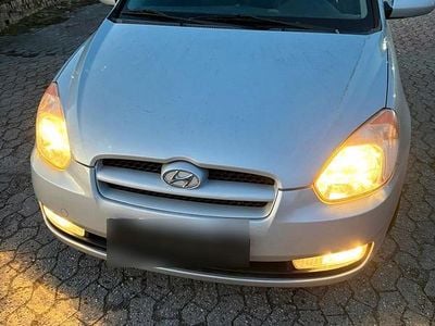 Gebraucht Hyundai Accent 97 PS (71 kW) 2007 Silber Kleinwagen