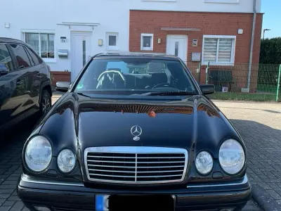 Gebraucht Mercedes E240 170 PS (125 kW) 1997 Schwarz Limousine