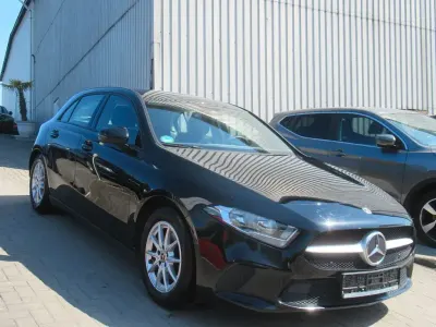 Gebraucht Mercedes A180 136 PS (100 kW) 2022 Schwarz Limousine