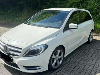 Gebraucht Mercedes B200 136 PS (100 kW) 2014 Weiß Kleinwagen