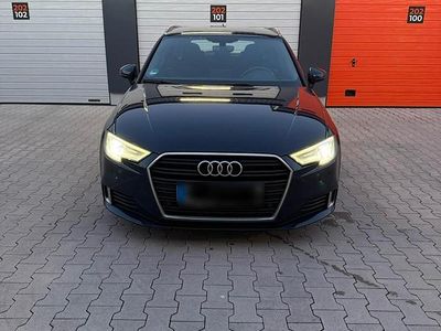 Gebraucht Audi A3 Comfort 150 PS (110 kW) 2017 Blau Limousine