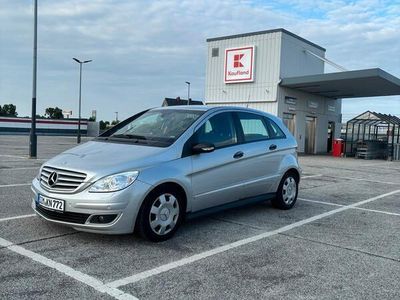 Mercedes B180