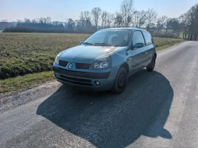 Używany Renault Clio II 75 KM (55 kW) 2003 Zielony Hatchback