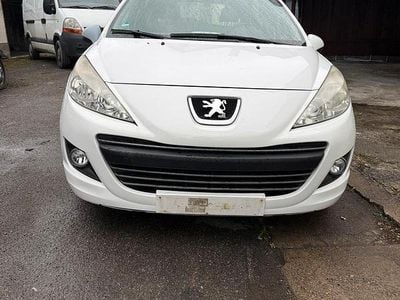 Gebraucht Peugeot 207 92 PS (67 kW) 2011 Weiß Limousine