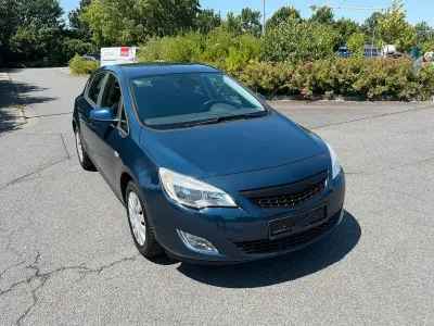 Gebraucht Opel Astra 115 PS (84 kW) 2011 Blau Limousine