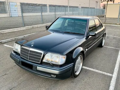 Gebraucht Mercedes E500 326 PS (239 kW) 1993 Schwarz Limousine