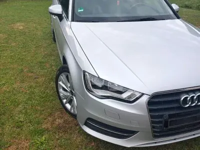 Gebraucht Audi A3 Ambiente 105 PS (77 kW) 2013 Silber Limousine
