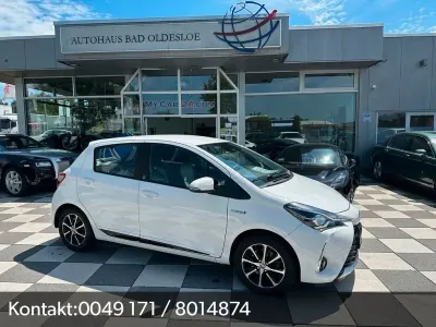 Gebraucht Toyota Yaris Hybrid 75 PS (55 kW) 2018 Weiß Limousine