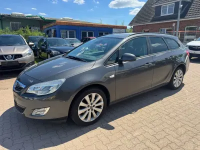 Gebraucht Opel Astra Design Edition 140 PS (102 kW) 2012 Schwarz Kombi
