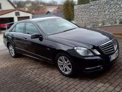 Gebraucht Mercedes E220 Avantgarde 170 PS (125 kW) 2010 Schwarz Limousine
