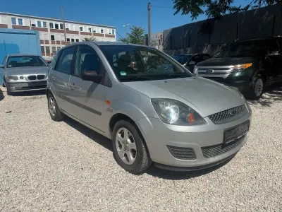 Gebraucht Ford Fiesta Ambiente 80 PS (58 kW) 2007 Silber Kleinwagen