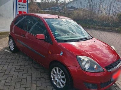 Gebraucht Ford Fiesta 80 PS (58 kW) 2005 Rot Kleinwagen