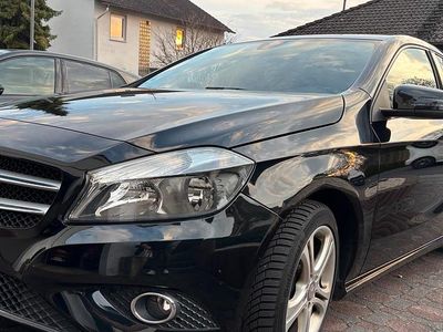 Gebraucht Mercedes A180 Urban 122 PS (89 kW) 2012 Schwarz Limousine