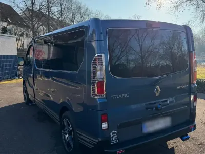 Gebraucht Renault Traffic 145 PS (106 kW) 2017 Blau Van / Kleinbus