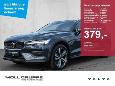 Gebraucht Volvo V60 CC Plus 197 PS (144 kW) 2024 Denim blue / metallic Kombi