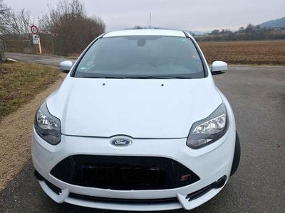 Gebraucht Ford Focus ST 250 PS (183 kW) 2012 Weiß Limousine