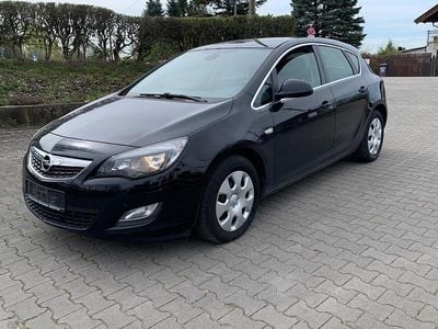 Second-hand Opel Astra Sport 120 CP (88 kW) 2011 Negru Berlinǎ