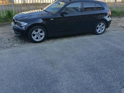 Gebraucht BMW 116 122 PS (89 kW) 2009 Schwarz Kleinwagen
