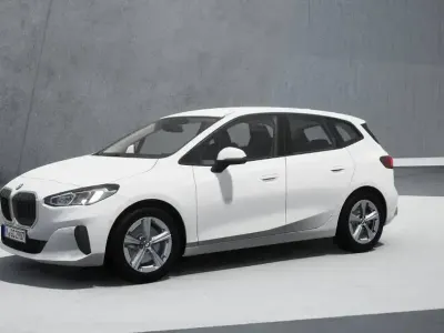 Gebraucht BMW 223 Active Tourer Sport Line 197 PS (144 kW) 2023 Weiß Van / Kleinbus