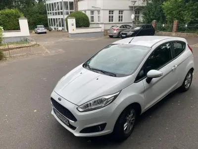 Gebraucht Ford Fiesta Celebration 65 PS (47 kW) 2017 Weiß Kleinwagen