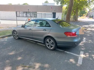 Gebraucht Mercedes E220 136 PS (100 kW) 2013 Grau Limousine