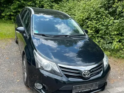Gebraucht Toyota Avensis 150 PS (110 kW) 2014 Blau Kombi