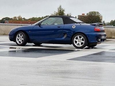 Begagnad MG F 120 HK (88 kW) 1998 Blå Cab