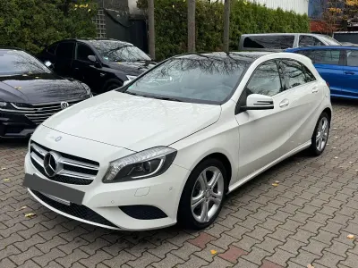 Gebraucht Mercedes A180 Urban 109 PS (80 kW) 2013 Weiß Limousine