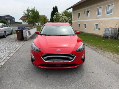 Gebraucht Ford Focus Cool & Connect 101 PS (74 kW) 2021 Rot Limousine