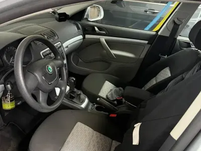 Gebraucht Skoda Octavia 2009 Grau Kombi