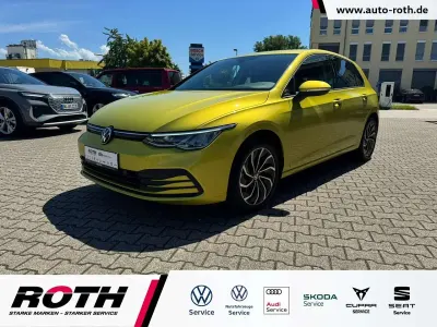Brugt VW Golf VIII Life 110 HK (80 kW) 2022 Gul Sedan