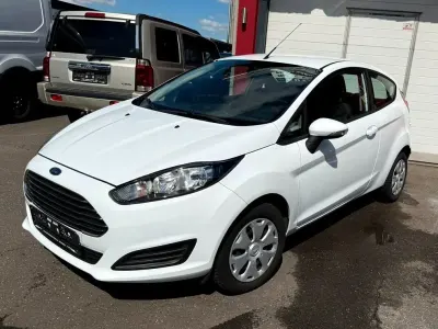 Gebraucht Ford Fiesta 60 PS (44 kW) 2013 Weiß Kleinwagen